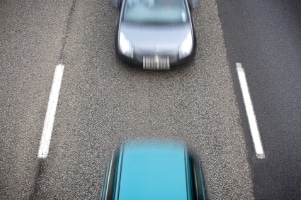 Abstandsmessung: Auf der Autobahn sollte die Distanz besonders groß gewählt werden.