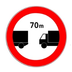 Verkehrszeichen 273: Ein Lkw-Abstandsverstoß kostet hier mindestens 25 Euro.