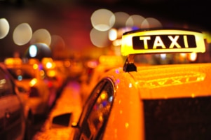 Sind von der Anschnallpflicht u. a. Taxifahrer ausgenommen?