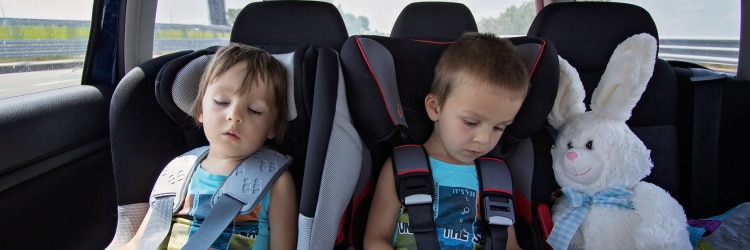 Ein spezieller Autositz für Ihre Kinder erhöht die Sicherheit für den Nachwuchs.