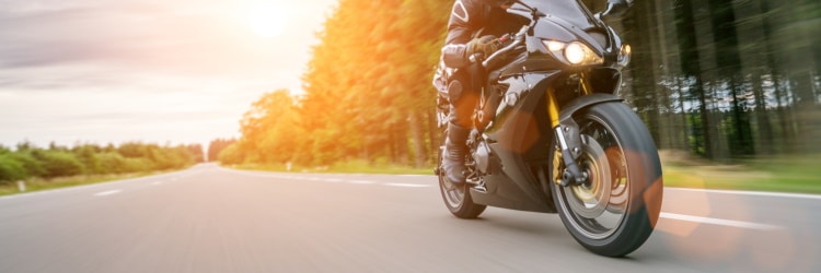 Ab aufs Motorrad! Der A2-Führerschein erlaubt Ihnen das Führen von Krafträdern bis zu 48 PS.
