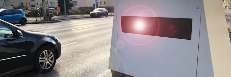 Blitzer-Anhänger sind als Radarfalle längst keine Seltenheit mehr.