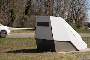 Wie funktioniert der Blitzer “Enforcement Trailer”?