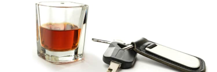 Fahrverbot: Wann Sie es antreten müssen, ist von der Rechtskraft des Bescheids abhängig, den Sie z. B. aufgrund von Alkohol erhalten.