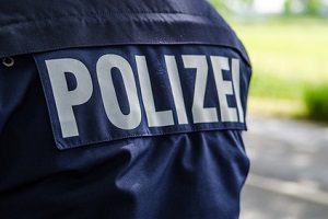 1 Monat Fahrverbot, aber den Führerschein nicht abgegeben? Die Polizei kann ihn persönlich beschlagnahmen.