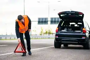 Unfallstelle absichern: So können Sie nach dem Auffahrunfall ein Bußgeld vermeiden