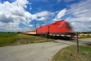 Am Bahnübergang sollten sich Autofahrer besonders umsichtig verhalten.