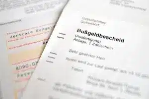 Die öffentliche Bekanntgabe von einem Bescheid geschieht nach erfolgloser Suche nach dem Verkehrssünder.