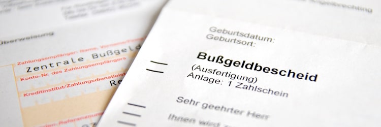 Ist ein Bußgeld, wenn ein falscher Name im Bußgeldbescheid steht, trotzdem gültig?