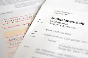 Ein Bußgeldbescheid wird nicht per Einschreiben, sondern mit einer Zustellungsurkunde verschickt.