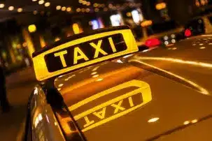Vom Verbot für die Busspur kann es auch Ausnahmen geben z. B. für Taxis.