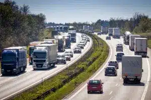 Auch dichter Verkehr kann Ihren Einspruch gegen die Abstandsmessung begründen.
