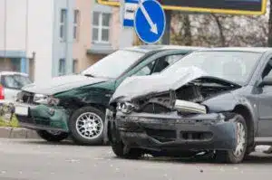 Beim Fahren unter Drogen können schwere Unfälle passieren.
