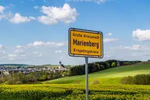 Eine Landstraße verläuft immer außerorts.