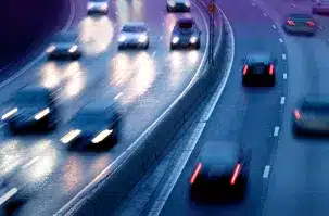 Der Multanova ist eine Radarfalle, die elektromagnetische Wellen zur Messung der Geschwindigkeit nutzt.