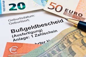 Wann lohnt sich ein Einspruch gegen den Blitzer? Etwa, wenn das Blitzerfoto unscharf ist.